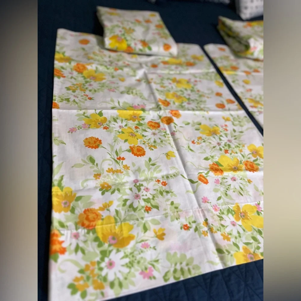 Vintage Bed Sheets (twin) - Picture 7 of 7